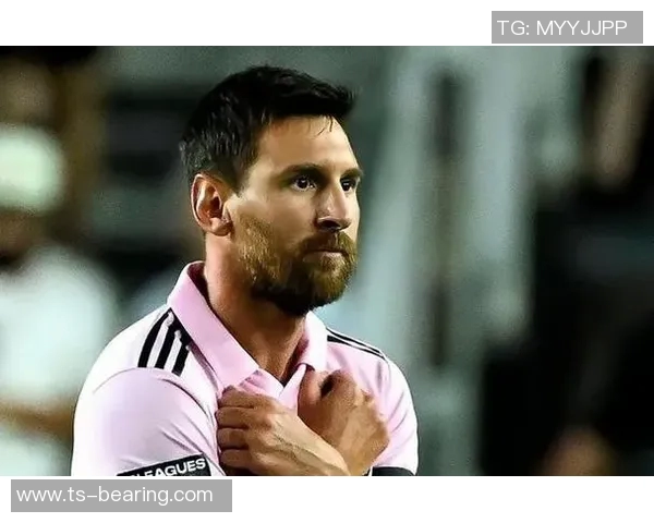 足球明星魅力瞬间尽显精彩写真集展现他们的风采与激情