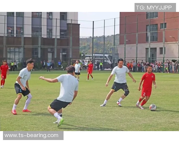 足球明星齐聚一堂畅聊足球盛事的聊天软件新体验